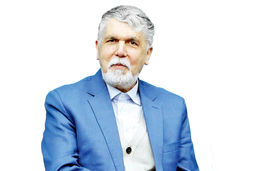 صالحی: شعر فارسی پنجره‌ای به آسمان معنا و امید است