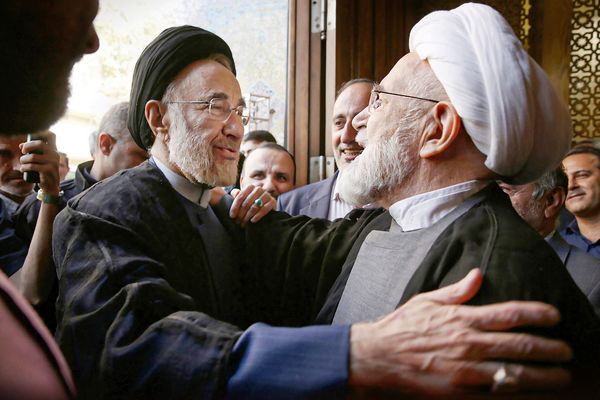 دیدار بزرگان در جماران/درباره مهدی کروبی و سید‌محمد خاتمی که پس از 15 سال به مراسمی عمومی رفتند