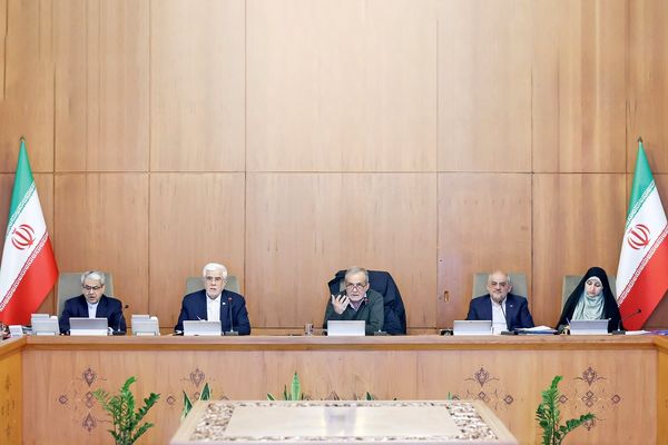 جریان مردم آزار/بررسی واکنش تندروها و مواضع رئیس‌جمهور درباره نحوه مواجهه با ماراتن کیش و مسئله رضایت عمومی