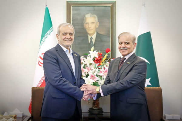 دوست گیرد دست دوست؟مشاعره و مذاکره رئیس جمهور ایران و نخست وزیر پاکستان 