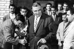 همراه خشونت، ناکام سیاست/به مناسبت 25 اردیبهشت سالروز تأسیس حزب زحمت‌کشان به رهبری مظفر بقایی