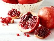 بازار انار برای شب یلدا تامین است
