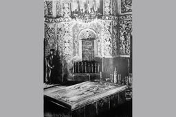 محو فتحعلی‌‏شاه از قم/آرامگاه شاه قاجار در حرم حضرت معصومه (س) به دفتر زائران تبدیل شده و در حال تخریب است