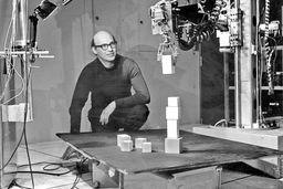 سازندگان نابغه / روایتی از تلاش‌های فرانک روزنبلات و همکارش برای توسعه نخستین مدل هوش مصنوعی عصبی در قرن بیستم