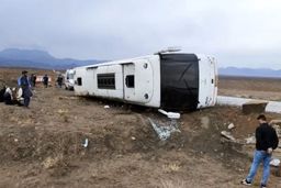 واژگونی دو اتوبوس در محور زاهدان ـ بم
