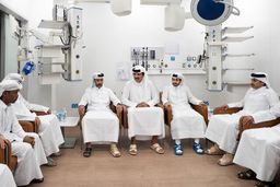 عیادت امیر قطر از مجروحان حمله رژیم صهیونیستی به دوحه