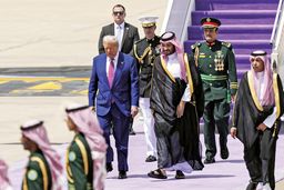 اول تجارت بعد سیاست/بررسی سفر ترامپ به خاورمیانه که دیروز از عربستان آغاز شد