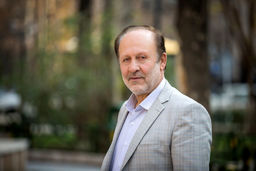 پیشنهاد یک دیپلمات: بهتر است ظریف وارد مذاکره با غرب شود