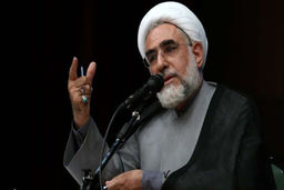 منتجب‌نیا: ظریف را به جرم محبوبیت قربانی کردند/مخالفان ظریف چیزی نیافتند، به خانواده‌اش حمله کردند