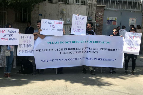 تعلیق تحصیل پس از جنگ 12 روزه/گزارش میدانی «هم‏‌میهن» از سفارت ایتالیا و آلمان در تهران 
که این روزها دانشجویان ایرانی در انتظار صدور ویزا مقابل‏شان تجمع می‏‌کنند