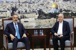 ملاقات وزیر خارجه ترکیه و هیات حماس در دوحه قطر