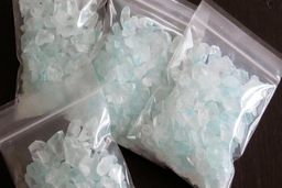 کشف بیش از ۱۰ کیلو شیشه در فرودگاه بندرعباس