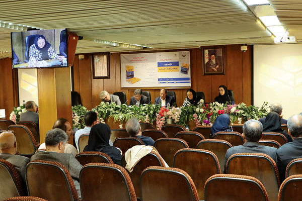 سایه ابرتورم بر سیاست‏‌ها/گفتارهایی درباره کتاب بازگشت تورم؛ درس‌‏هایی از تاریخ و توصیه‌‏های سیاسی 
نوشته «مایکل هاینه» و «هانسیورگ هر» اقتصاددانان آلمانی