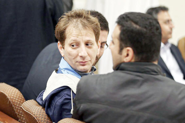 ب.ز در نقش خودروساز/رقابت دات وان، کرمان موتور، گروه انتخاب، زر ماکارون، کنسرسیوم قطعه‌‏سازان و فرداموتور برای خرید سایپا از امروز آغاز می‏‌شود