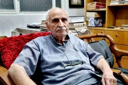 نویسنده‌ای در انزوا درگذشت