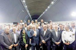 جای خالی کارگر/درباره عکسی از آیین افتتاح باند شرقی منطقه 2 آزادراه تهران-شمال