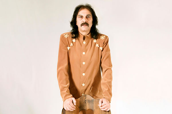 پلنگی که ماه را فتح ‌کرد/به بهانه خداحافظی کورش یغمایی از دنیای موسیقی 