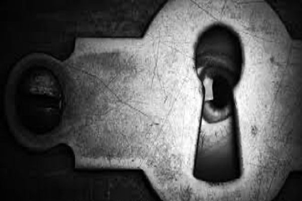 خط نفوذ با ژستِ انقلابی‌گری