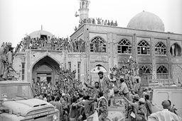 خوزستان می‌چسبید به ماه/ درباره عکس سعید صادقی از روز آزادی خرمشهر