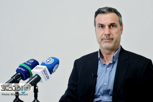 محمدتقی فیاضی کارشناس اقتصادی: اصلاحات قیمتی ارز به تنهایی نتیجه نمی‌دهد