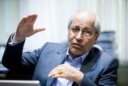 مسعود نیلی: تصمیم گرفته‌ام  هیچ توصیۀ سیاستی نداشته باشم