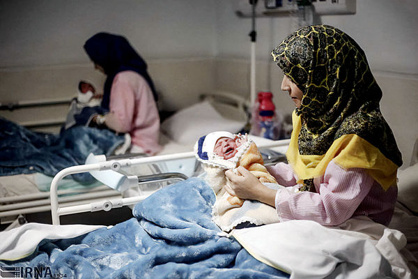 آوار جنگ بر سر مادران/گزارشی درباره وضعیت مراقبت‌های بهداشتی برای زنان باردار و شیرده در میانه جنگ