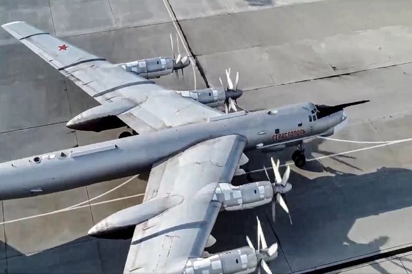 حمله بی‌سابقه اوکراین/پهپادهای اوکراین بیش از ۴۰ بمب‌افکن استراتژیک روسیه را به آتش کشیدند