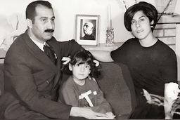 مهم‌تر از ایـران نداشتند/زندگی وسیاست‌ورزی خانواده فروهر از نگاه پرستو فروهر