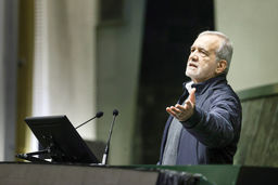 گفت‏‌وگو با نمایندگان درباره اهداف طرح سوال از رئیس‌جمهور/ معیشت یا سیاست؟