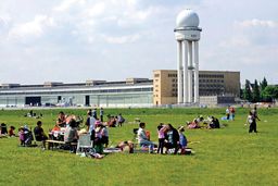 بازگشت، گذار و ماندن/آدم‌‏های زندگی قبلی» داستان تأثیر افراد و مکان‌‏ها بر زندگی و مرز انفعال و عاملیت انسان در مواجهه با آن‌‏هاست