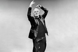 ما انسانیم، شکننده و آسیب‏‌پذیـر/آنتونی هاپکینز در آستانه ۹۰ سالگی از کودکی، سال‏‌های اولیه حضورش روی صحنه، الکلیســم خشم، شهرت، سادگی و تواضع می‌‏گوید