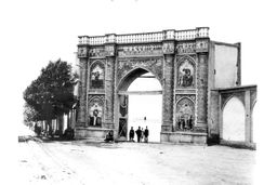 روشنفکری ایران و یک سندروم قدیمی/ معیار سنجش هر مصلحی باید میزان التزام او به حکومت قانون و احترام به نهادهای پشتیبان حقوق شهروندان باشد