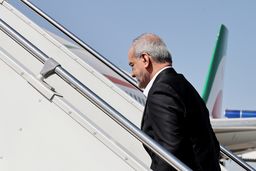 پزشکیان با اختیار کامل برود و با دست پر برگردد