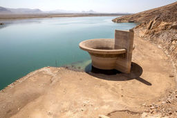 تراز منفی ۴۰۰ میلیون مترمکعبی آب تهران/وزارت نیرو پیشنهاد تعطیلی ساخت و ساز در پایتخت را داد