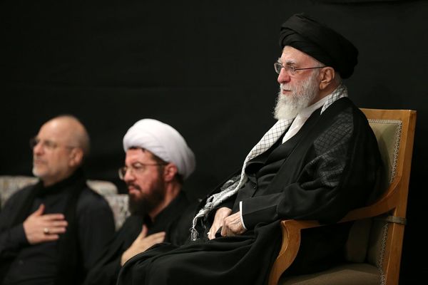 پاتک مشترک میدان و دیپلماسی/درباره حضور رهبری در مراسم شب عاشورا و مصاحبه رئیس‌‏جمهور
با تاکر کارلسون که شنبه‏ خبرساز شد و سطح جهانی را شکل داد