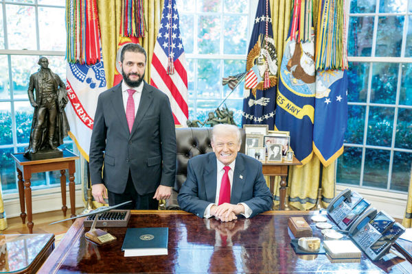 بیضه زاغ/درباره عکسی از جولانی و ترامپ