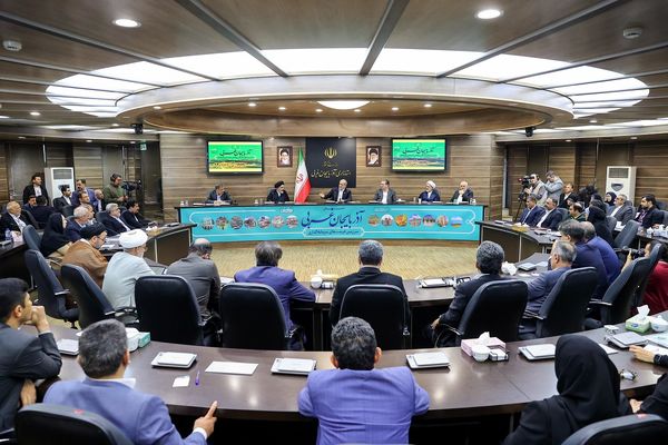 پزشکیان در سفر به آذربایجان غربی خبر داد: اجرای برنامه جامع احیای دریاچه ارومیه