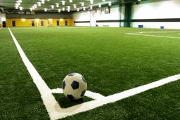 انتخاب بهترین کفپوش برای زمین های ورزشی + راهنمای جامع